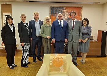Pakruojo rajono savivaldybės ir Japonijos Ambasadoriaus Lietuvoje Shinsuke Shimizu draugystė