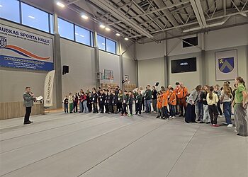 Pakruojo savivaldybės mokiniai iškovojo prizines vietas tarptautinėse robotikos varžybose Bauskėje