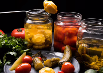 Konservuoti, fermentuoti, šaldyti: kaip išsaugoti vitaminus ir pasirūpinti sveikata rudenį