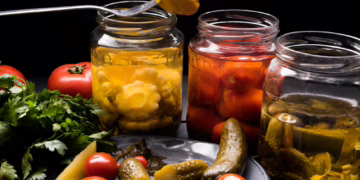 Konservuoti, fermentuoti, šaldyti: kaip išsaugoti vitaminus ir pasirūpinti sveikata rudenį