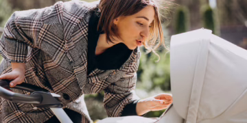 Vaistinėlė prieš gimdymą: ką svarbu turėti mamai ir naujagimiui pirmosioms savaitėms