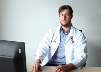 Gydytojai įvardijo kūno signalus, įspėjančius apie artėjantį susirgimą – vienas įprotis gali padėti išvengti vėžio