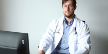 Gydytojai įvardijo kūno signalus, įspėjančius apie artėjantį susirgimą – vienas įprotis gali padėti išvengti vėžio