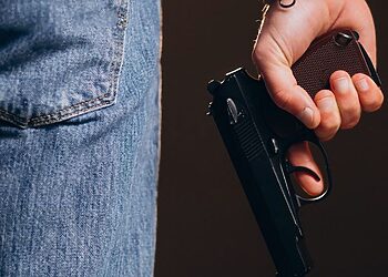 Pareigūnai atliko ikiteisminį tyrimą dėl šūviais pasibaigusio incidento Panevėžio centre esančiame futbolo stadione