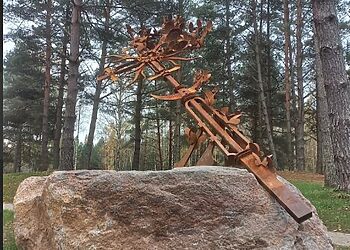 Molėtų Naujosiose kapinėse įrengta meninė instaliacija