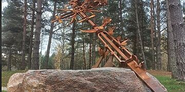 Molėtų Naujosiose kapinėse įrengta meninė instaliacija