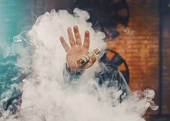 Kauno pareigūnai sulaikė didelį kiekį neteisėtai gabentų elektroninių cigarečių skysčių