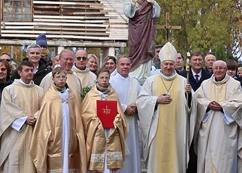 Palaimintas rekonstruojamos Šlienavos bažnyčios kertinis akmuo