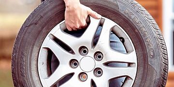 Policija primena – laikas pasikeisti padangas ir prisiminti -keičiasi važiavimo greitis