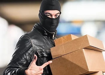 Kaune į prekybos centrą įsilaužę vyrai nustatyti ir sulaikyti jau kitą dieną