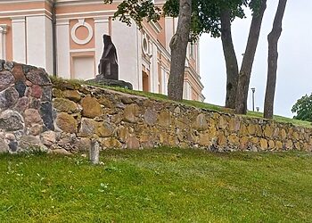 Molėtų savivaldybė sprendžia senųjų kapinių tvoros būklės klausimą