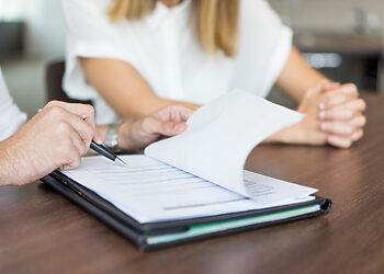 Parduodantys prekes ar teikiantys paslaugas asmenys privalės mokėti valstybinę kalbą