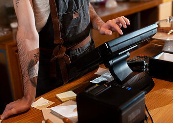 Kaune iš parduotuvės kasos aparatų pavogti grynieji pinigai