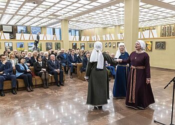 Seime atidaryta paroda „Smaragdo žiedu“, skirta Kauno rajono savivaldybės įkūrimo 70-mečiui