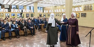 Seime atidaryta paroda „Smaragdo žiedu“, skirta Kauno rajono savivaldybės įkūrimo 70-mečiui