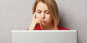 Porelė prekiavo neegzistuojančiu šienu ir nuomavo butą, kurio neturėjo