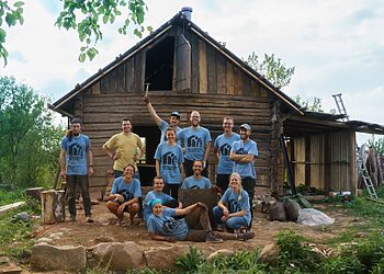 Apleisti nameliai Lietuvoje atgimsta keliautojams