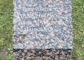 Biržuose pastatyti sinagogų įamžinimo ženklai