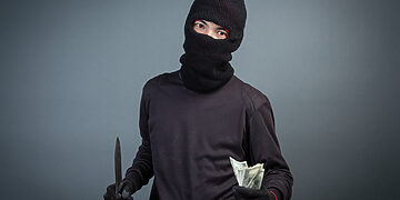 Pasvalietis kaltinamas pasikėsinimu nužudyti du žmones