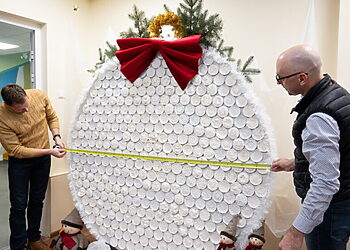 Kauno lopšelyje-darželyje „Lakštutė“ sukurtas eglės žaisliukas pretenduoja tapti didžiausiu šalyje