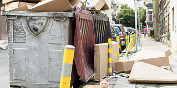 Atsainus požiūris į  pavojingų atliekų tvarkymą, dėl kurio nukenčiame visi