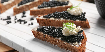 Lengvi receptai Naujiesiems: išbandykite užkandžius su ikrais ir krabų lazdelėmis