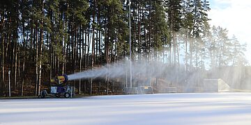 Lietuvos žiemos sporto centre Ignalinoje visu pajėgumu pradėjo dirbti 4 sniego gamybos patrankos
