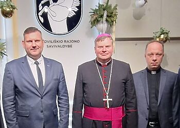 Radviliškio rajono savivaldybėje lankėsi Šiaulių vyskupas
