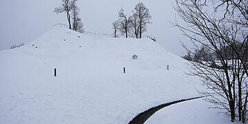 Ukmergės piliakalnis nesaugus – draudžiama čiuožinėti ir laipioti