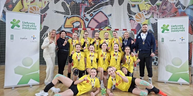 Garliavos A. Mitkaus pagrindinės mokyklos merginų rankinio komanda/Kauno raj.sav.nuotr.