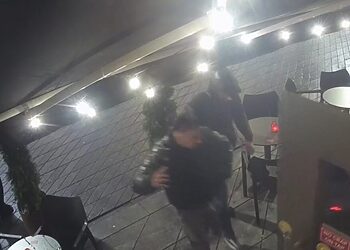 Pareigūnai aiškinasi, kas paleido kumščius Laisvės alėjoje