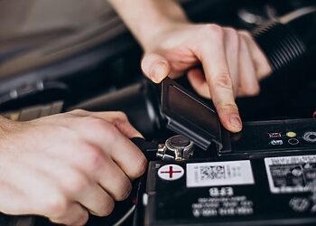 Panėvėžyje nesėkmingai bandyta pavogti bateriją iš hibridinio automobilio