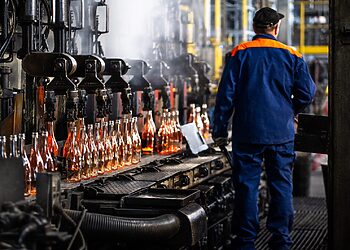 Kaip viena klaida prie rūšiavimo konteinerio sugadina 180 tonų stiklo