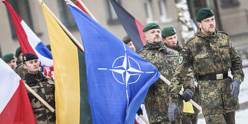 NATO daugianacionalinės kovinės grupės vadovavimo perdavimo ceremonija Kauno Santakos parke