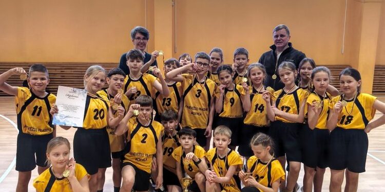 Mokiniai sporto salėje/Panevėžio sporto c.nuotr.