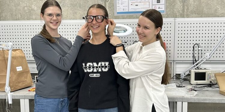 Kauno LSMU gimnazijos devintokių merginų komanda/„Lietuvos Junior Achievement” nuotr.