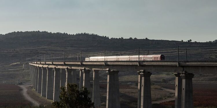 Viadukas per geležinkelį/Asociatyvi nuotr./Freepik