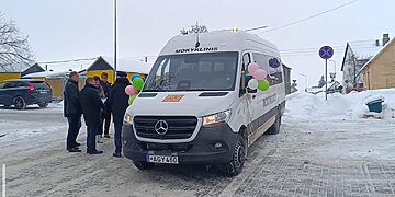 Akademijos gimnazijai – naujas mokyklinis autobusas