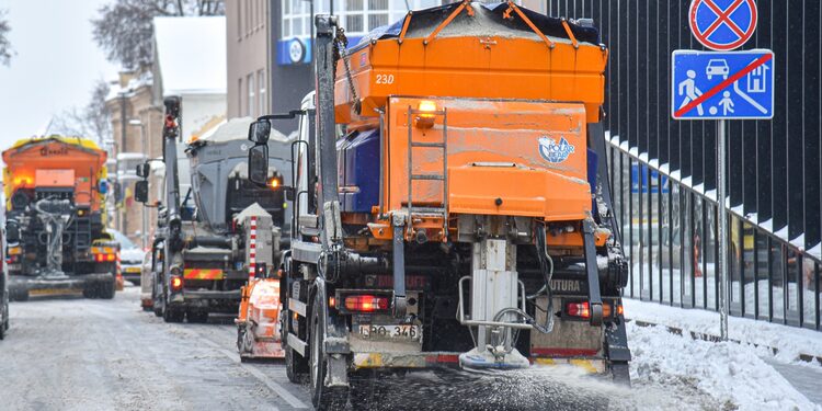 Panevėžyje valomos gatvės. G. Kartano nuotr.