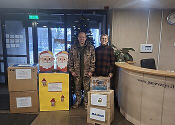 Kalėdinės dovanos iš Panevėžio pasiekė Ukrainos vaikus, senjorus ir karius