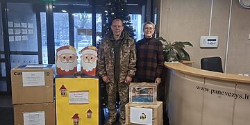 Kalėdinės dovanos iš Panevėžio pasiekė Ukrainos vaikus, senjorus ir karius