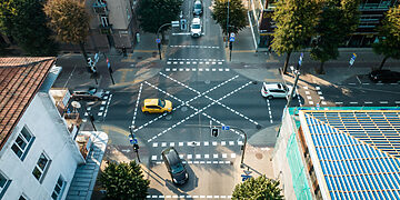 Įvairus kelių ženklinimas  Kaune padeda užtikrinti eismo saugumą