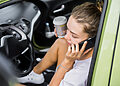 Per savaitę daugiau nei šimtas vairuotojų naudojosi telefonu vairuodami