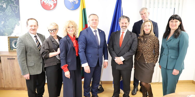 Visagine lankėsi Italijos ambasadorius/Visagino sav.nuotr.