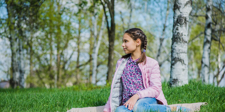 Mergaitė parke/Asociatyvi nuotr./Freepik