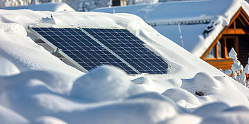 Sniego valymas nuo saulės elektrinių gali pridaryti daugiau žalos nei naudos