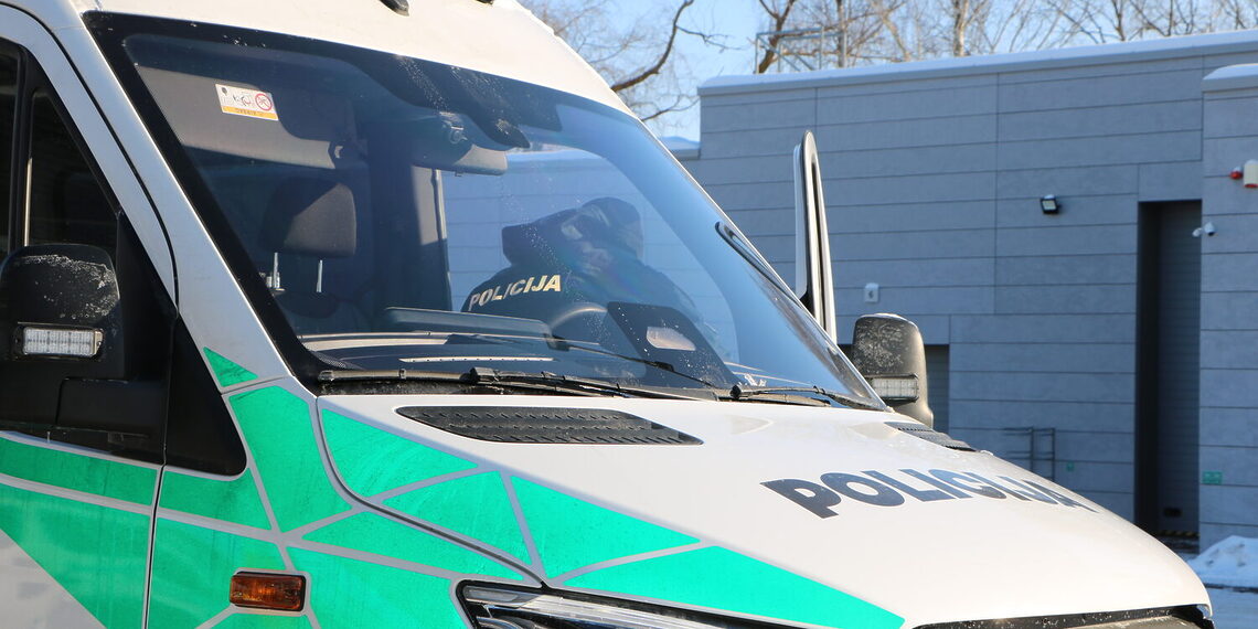 Panevėžiečiai pasiruošę riaušėms - policijos parką papildė naujas antiriaušinis automobilis