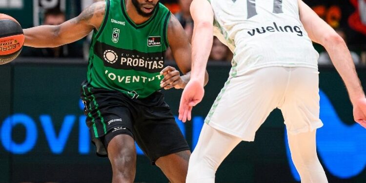 Utenos klube – rokiruotė: išvykstantį D. Sabeckį pakeitė patyręs kanadietis