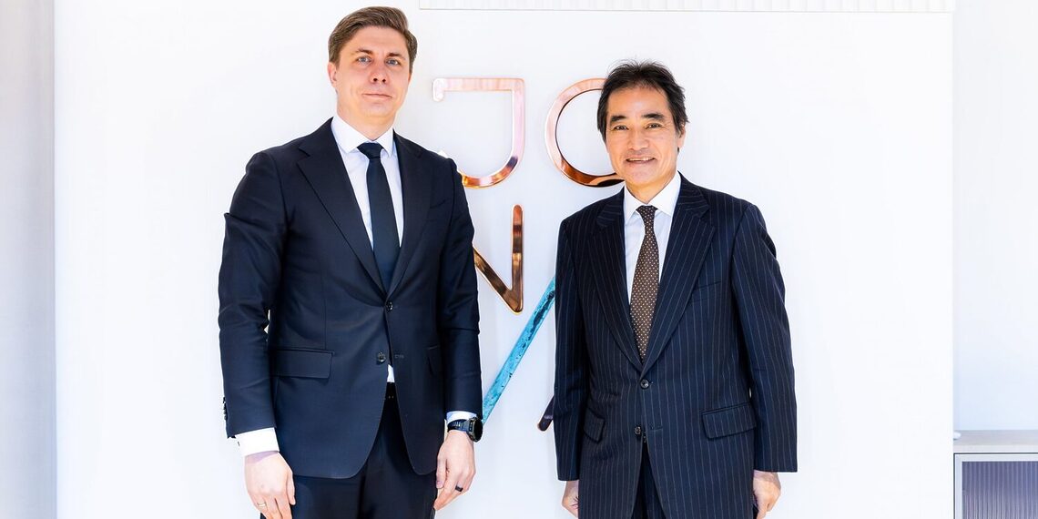 Jonavos meras Mindaugas Sinkevičius (kairėje)ir Japonijos ambasadorius Lietuvoje Shinsuke Shimizu/G. Mockutės-Zgirskienės nuotr.