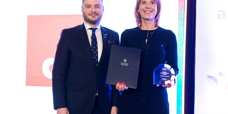 Bendrovei „AQ Wiring Systems“ įteiktas „Aplinkai draugiškiausios įmonės“ apdovanojimas/Panevėžio m.sav.nuotr.